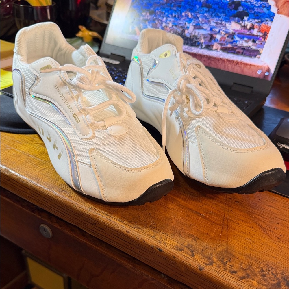 Men's White Athletic Trainers with Iridescent Accents